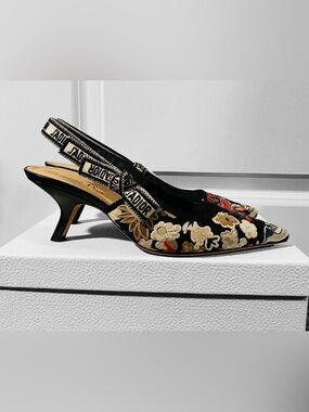 Christian Dior J’Adior Slingback Pumps
EU 41 / US 10